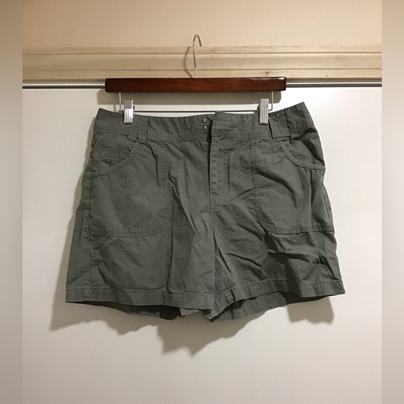 St. John’s Bay Army Green Shorts in Size 12 - Picture 1 of 3